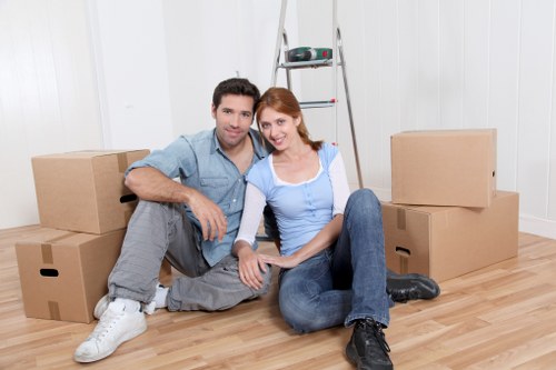 Local Bromley packing and unpacking team managing access and property layout